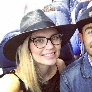 Meet your Posher, Lora