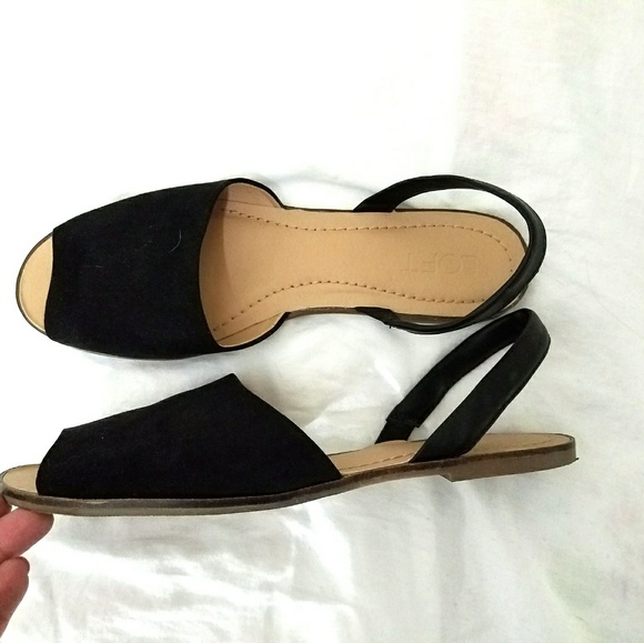 LOFT Shoes - 💕✨LOFT Ann Taylor black flats sandals 9✨💕
