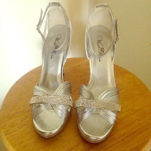 👠Wild Rose Silver Heels or both for $12