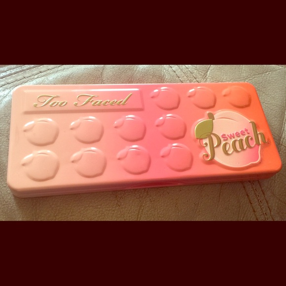 Eyeshadow - Picture 1 of 3