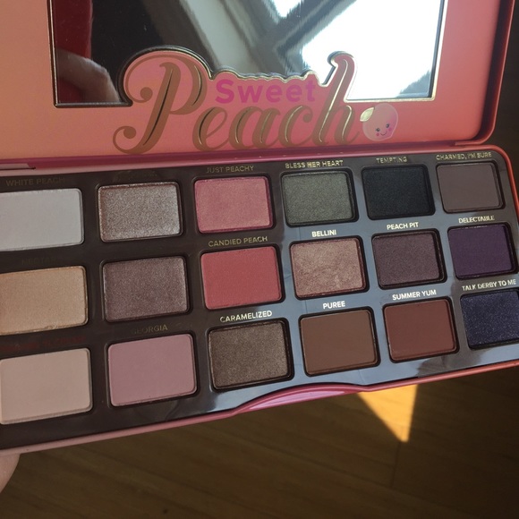 Eyeshadow - Picture 3 of 3