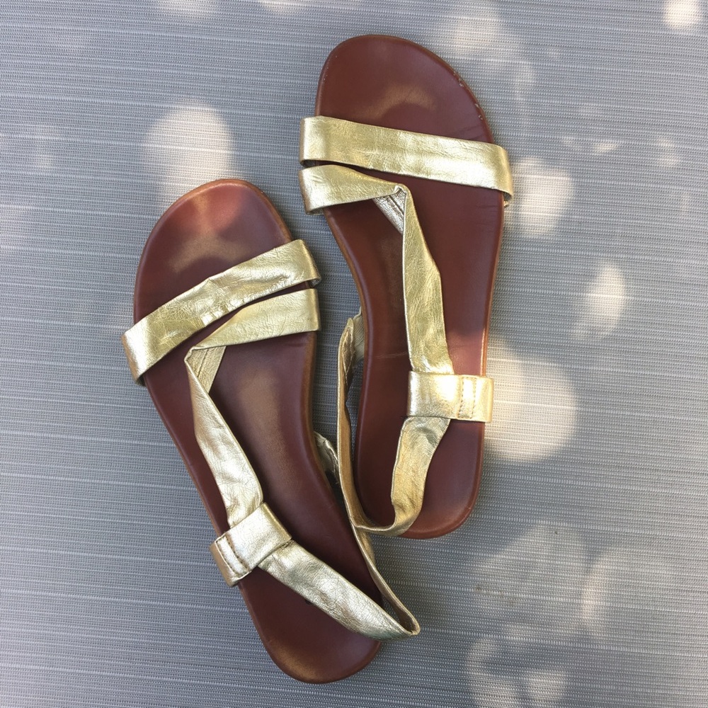 Gold flat summer sandals