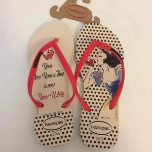 NWT Disney Snow White Flip Flops Havaianas