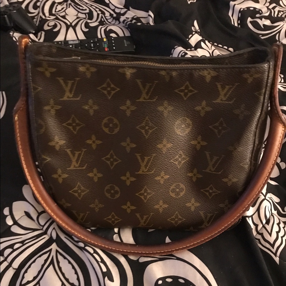 Authentic Louis Vuitton Monogram Looping MM!
