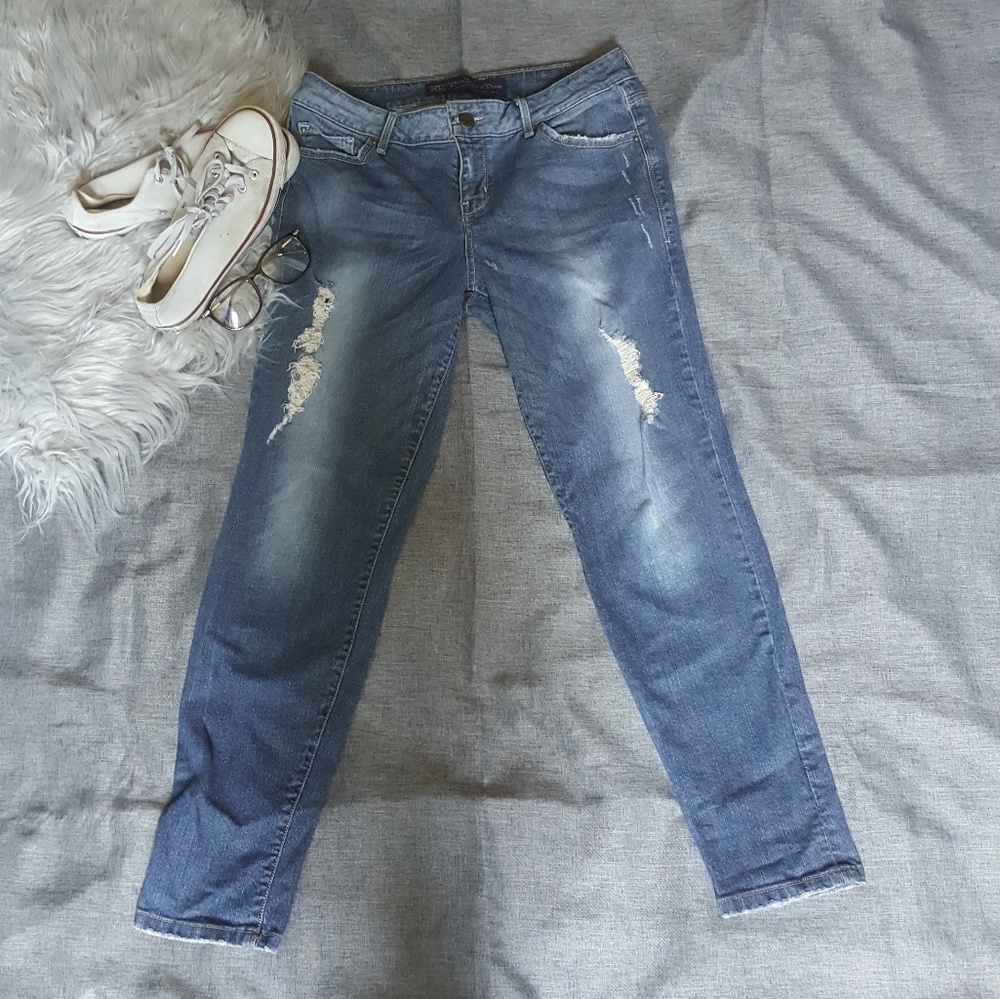 《 Ripped Jeans 》