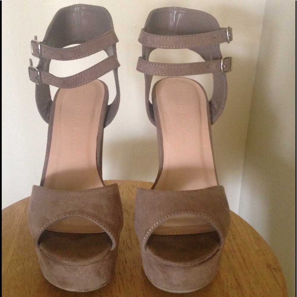 👠Wild Diva Lounge Heels or both for $12