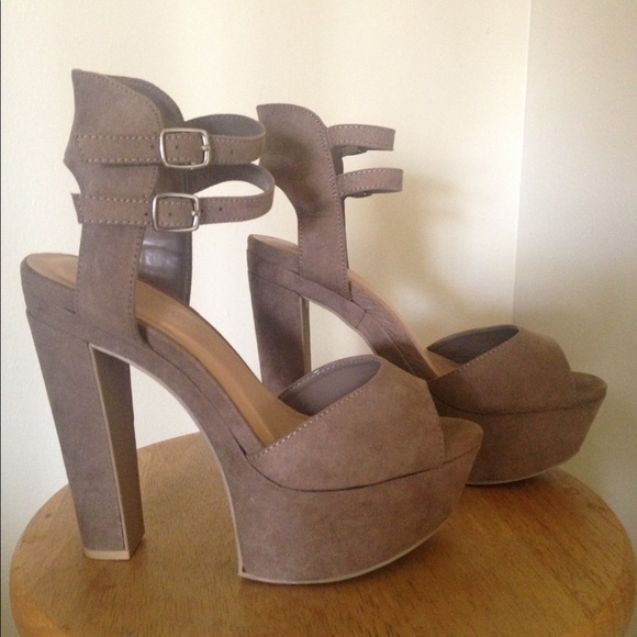 👠Wild Diva Lounge Heels or both for $12 - Picture 2 of 6