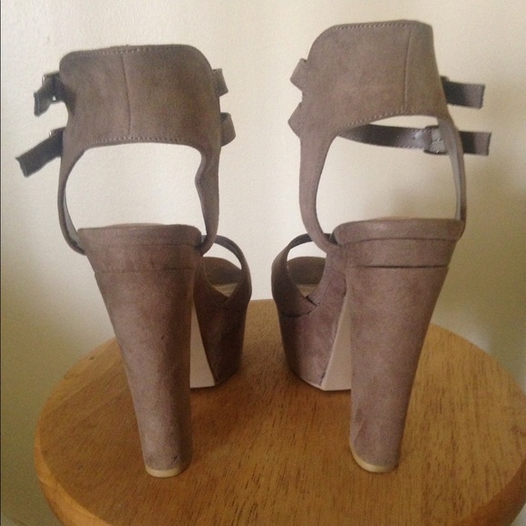 👠Wild Diva Lounge Heels or both for $12 - Picture 4 of 6
