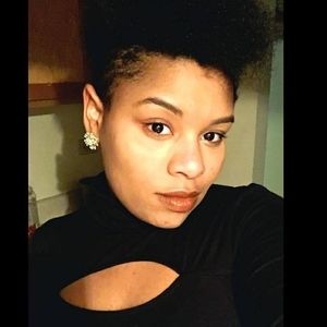 Meet your Posher, Kayla