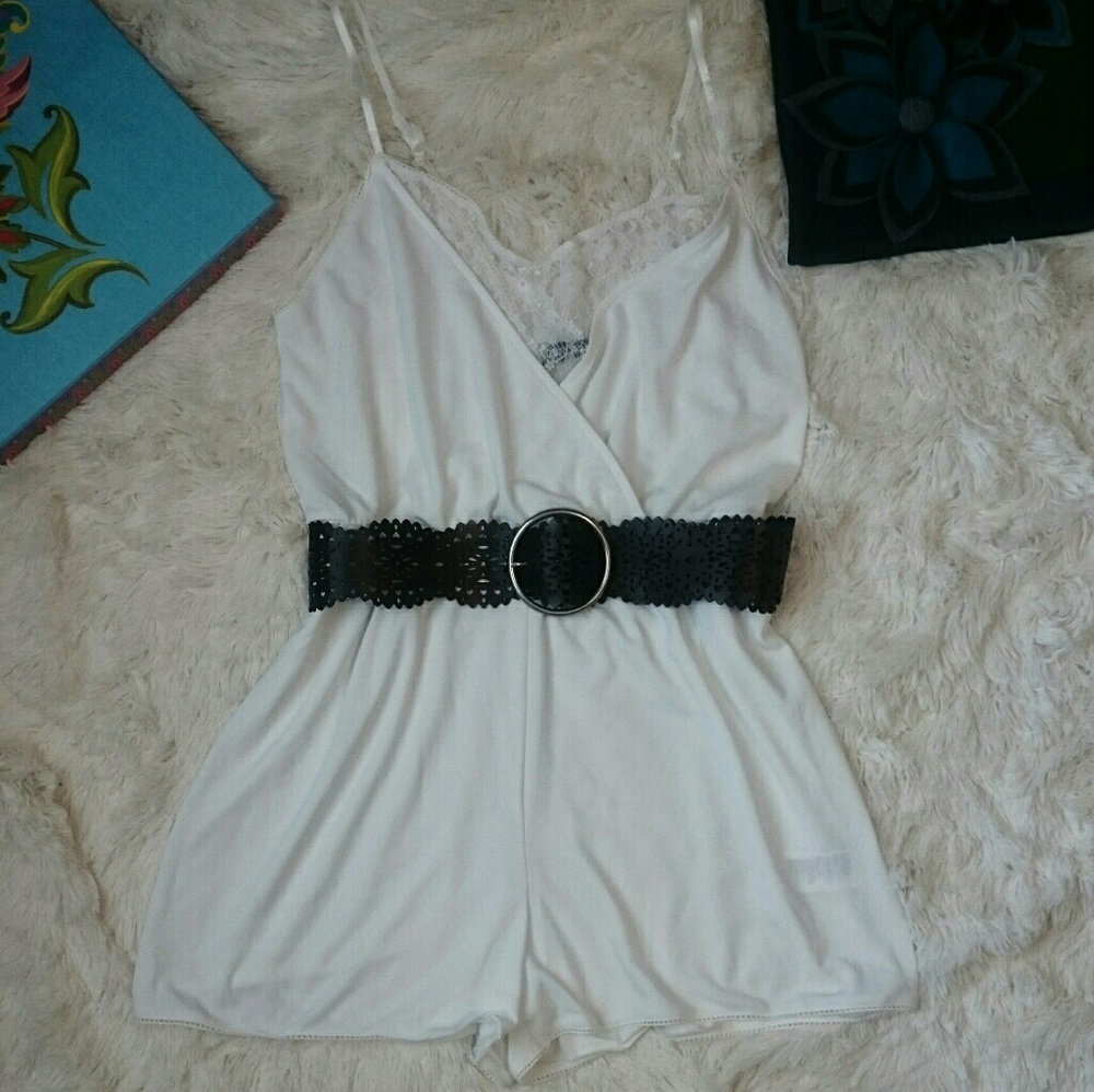 H&M WHITE LACY ROMPER