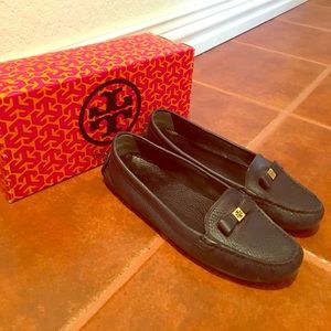 Tory Burch Navy Ludlow Drivers in Tumbled Leather