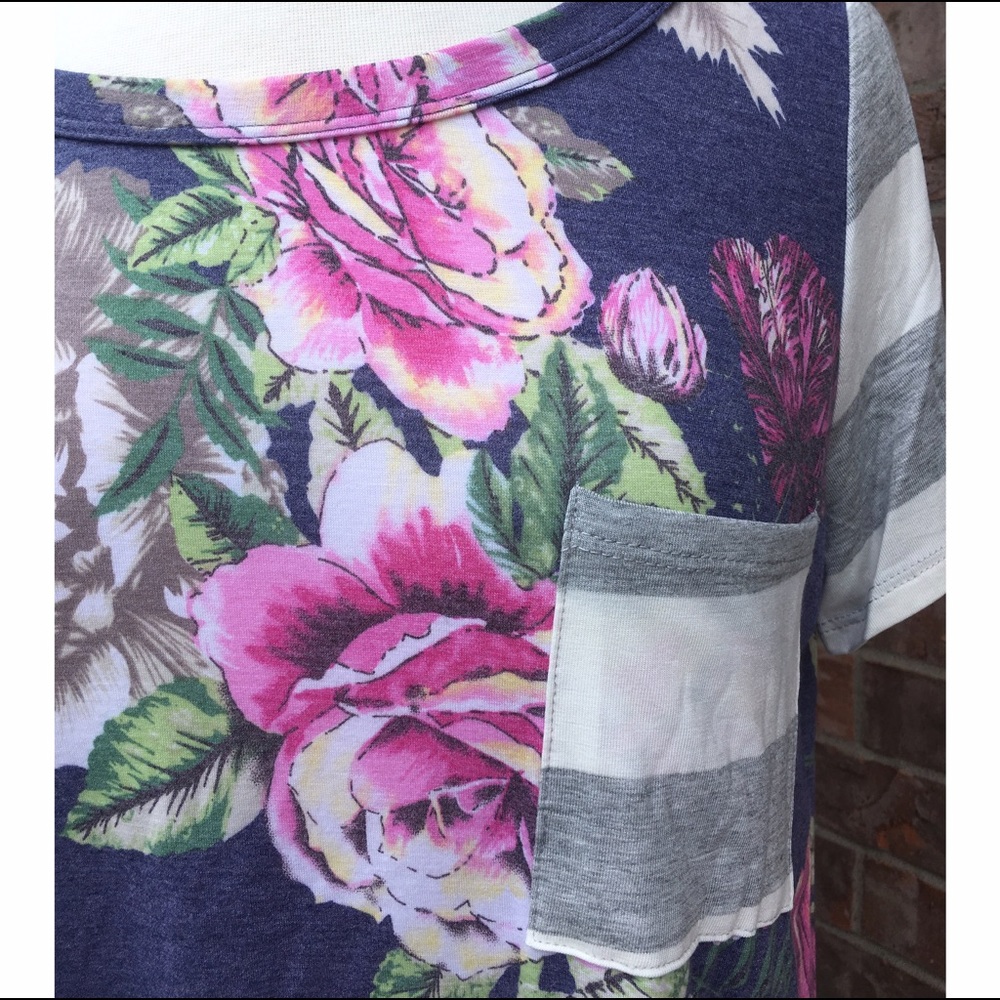 🔥SOLD OUT▫️SALE🔥Plus Striped Floral Print Tee - Picture 3 of 7