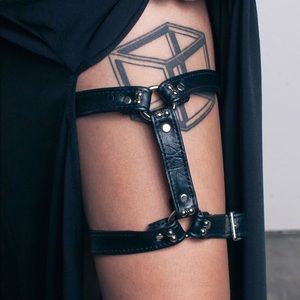 💣 Black Leather Leg Harness 💣