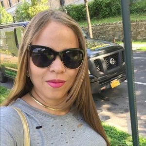 Meet your Posher, Yolanda