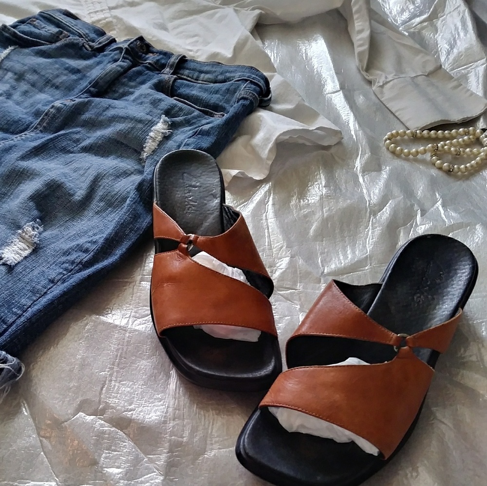 Clark's Slip-on Sandals Tan Leather 10 M