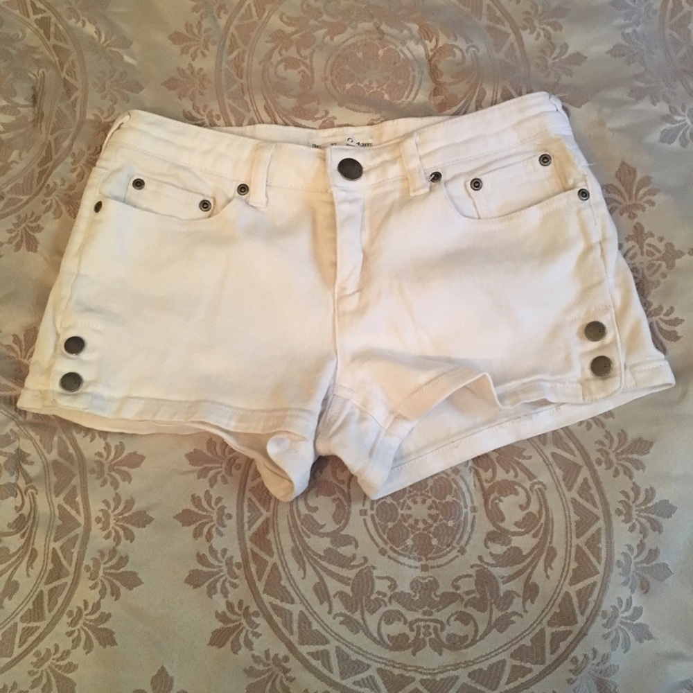 Forever 21 white shorts size 27