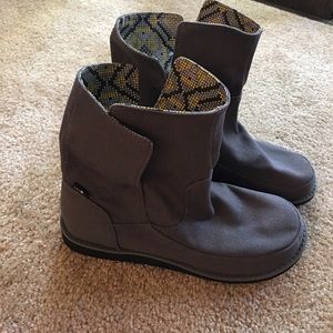 Sanuk Ultra Light Boots