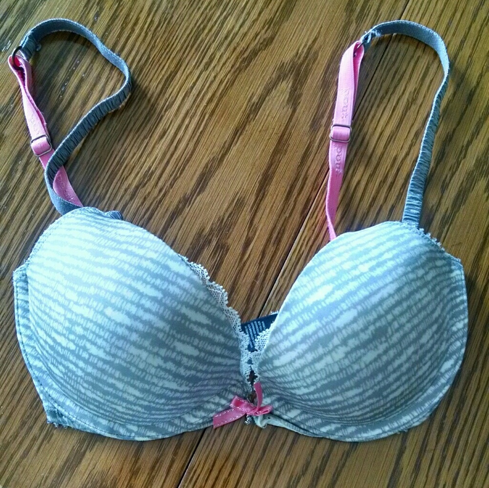 Victoria's Secret Pout push-up bra