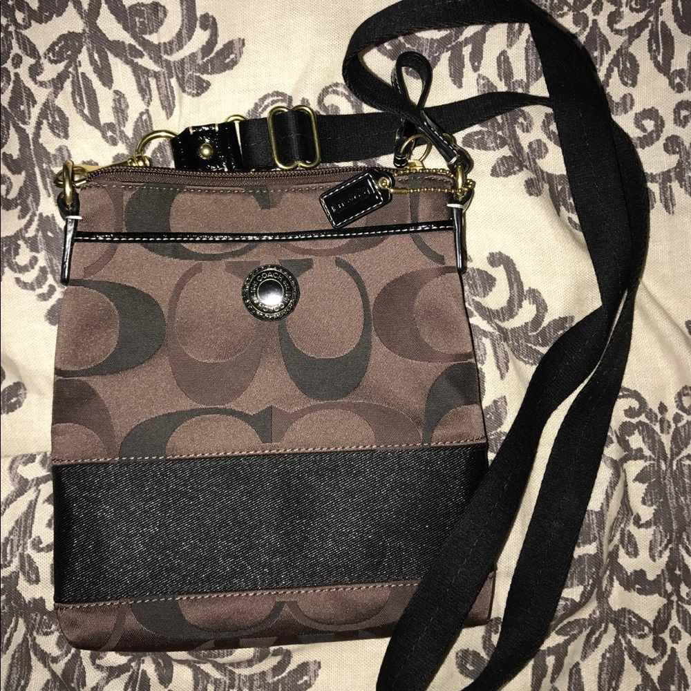 Coach Cross Body Bag - Purse in excellent cond.