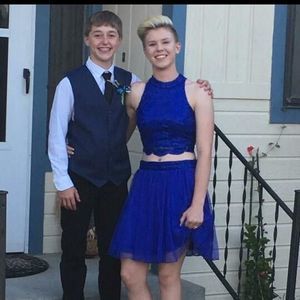 Meet your Posher, Phoenix