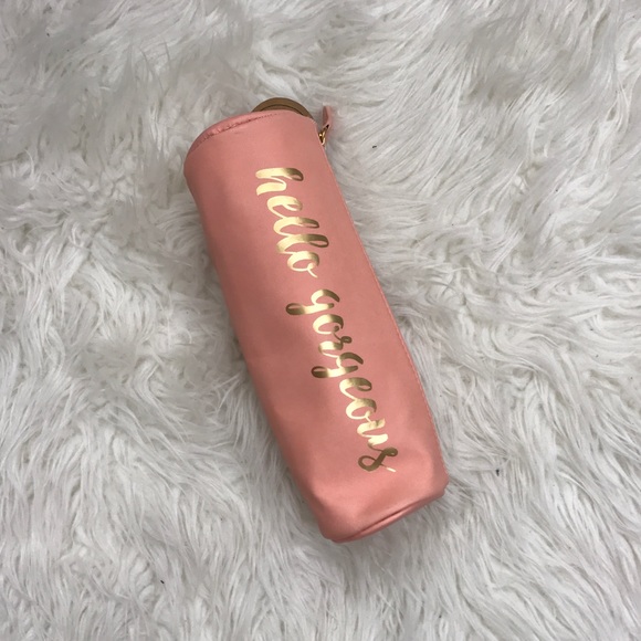 Makeup - Cute makeup bag. Sale ๐ Makeup - Cute makeup bag. Sale ๐