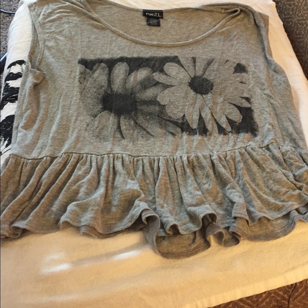 Rue 21 grey peplum floral top