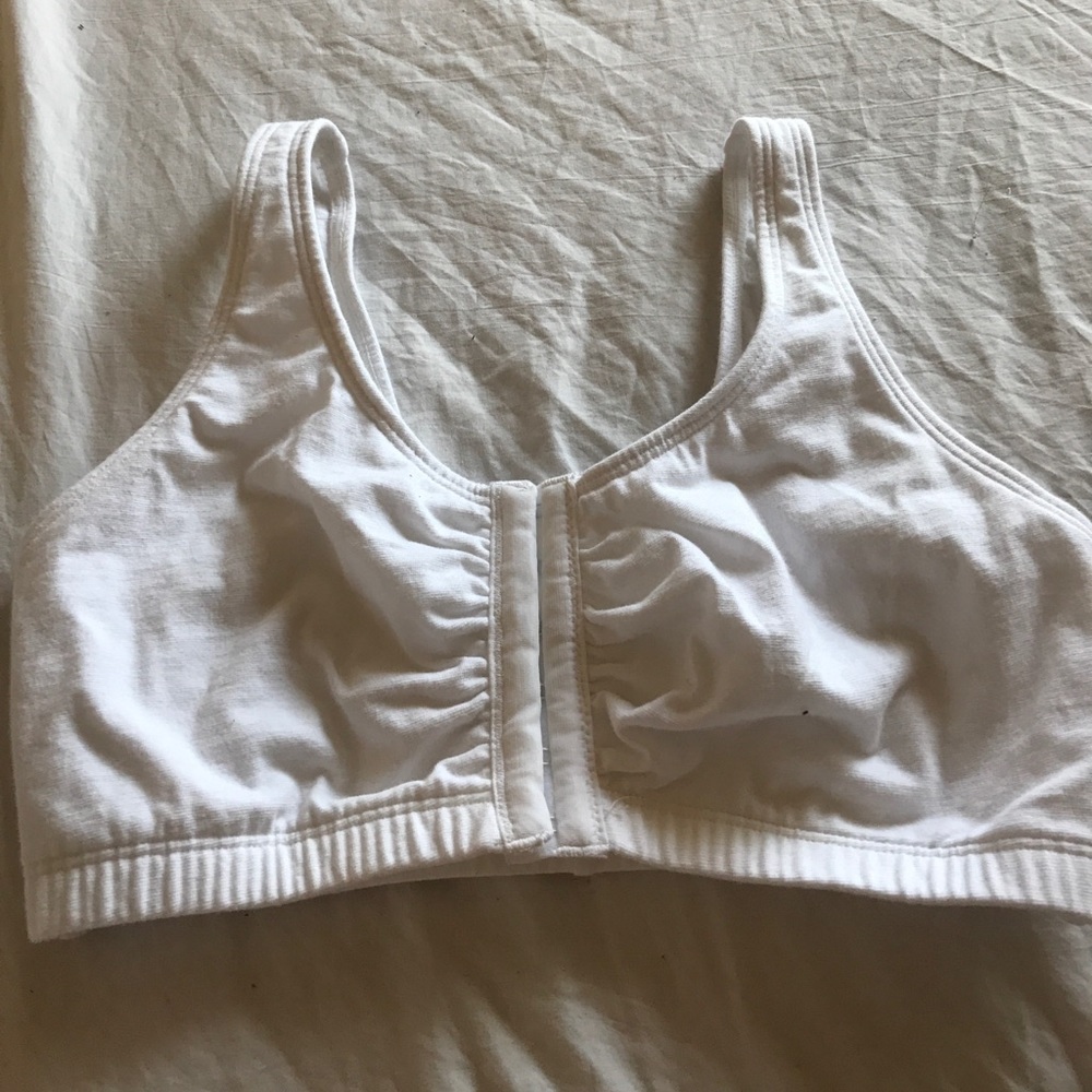 NWOT size 34 sports bra