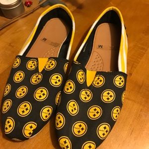 Woman Steelers slip one flats