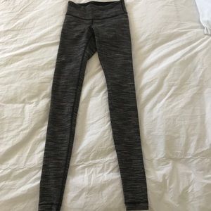 Authentic lululemon wunder under pants size 4