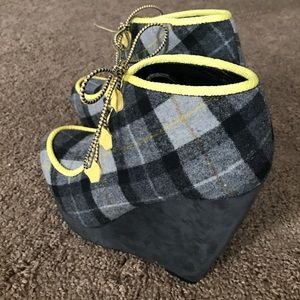 ✨Rachel Roy ✨Yellow and Gray plaid wedges✨
