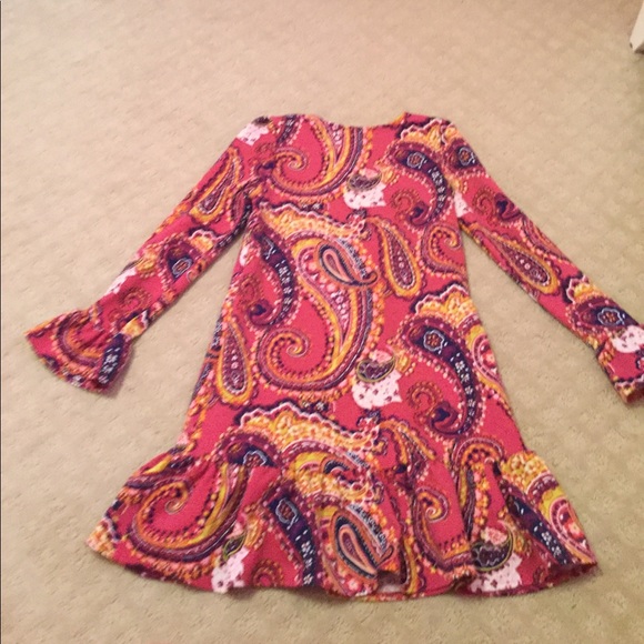 A very colorful and designed dress - Picture 2 of 3