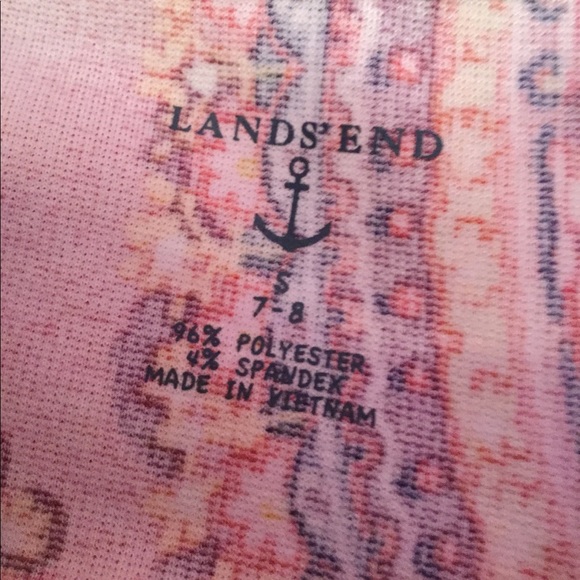 A very colorful and designed dress - Picture 3 of 3