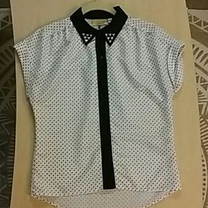 Sleeveless button-up blouse