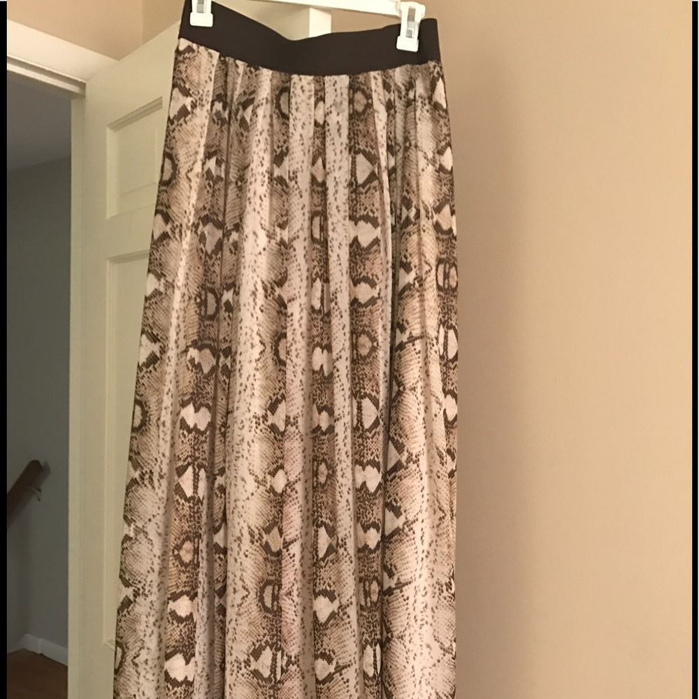 White House black market maxi