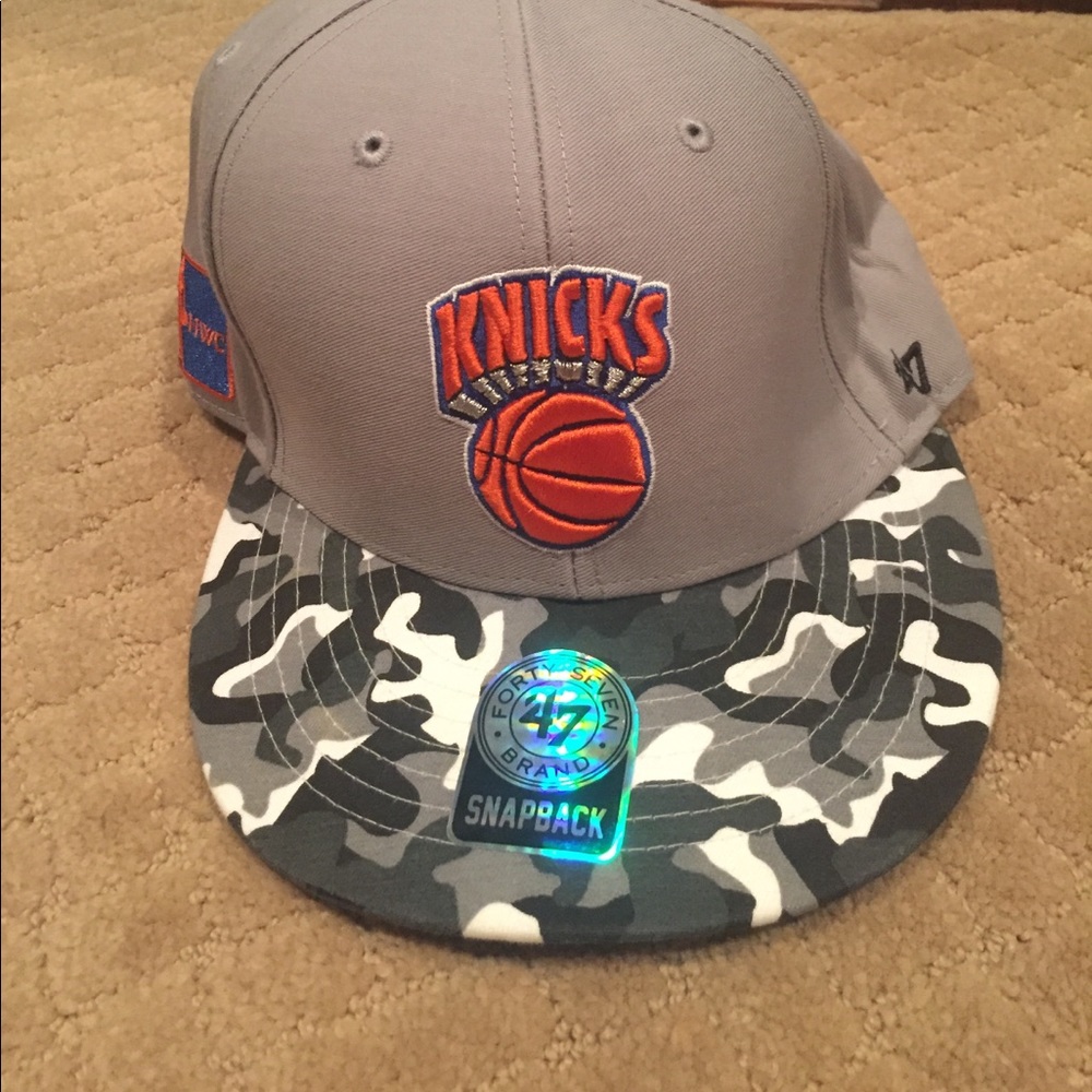knicks snap back hat never worn