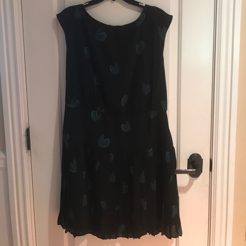 Hear sleeveless dress