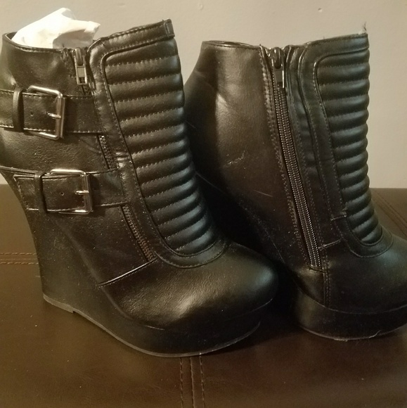 Black wedge bootie - Picture 2 of 4