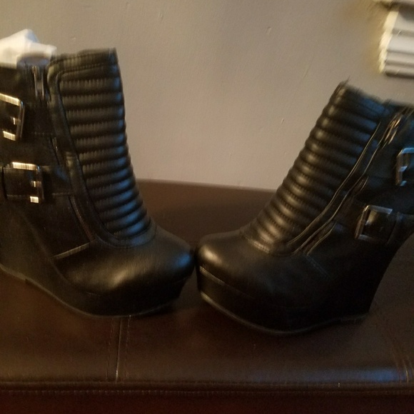 Black wedge bootie - Picture 3 of 4