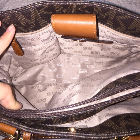 Micheals Kors Hamilton, Wallet + Sperrys - Picture 4 of 9