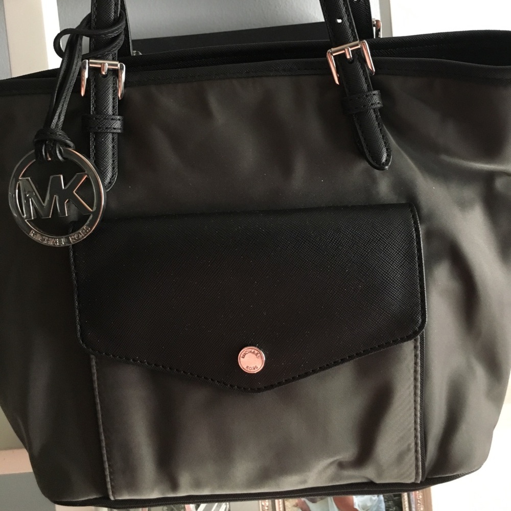 Tote - Picture 2 of 5