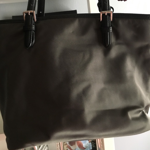 Tote - Picture 3 of 5