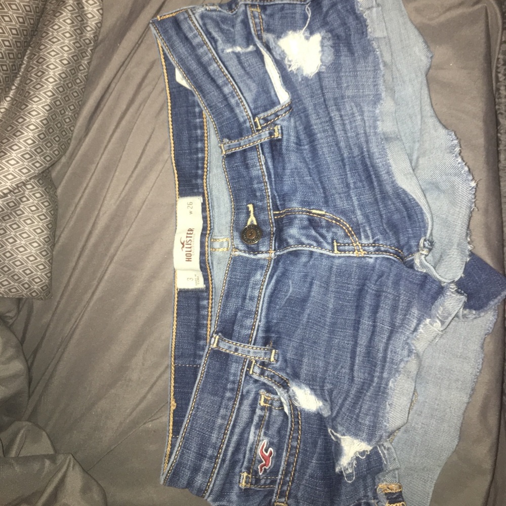 Hollister size 3