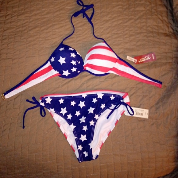 Bikini - Picture 1 of 1
