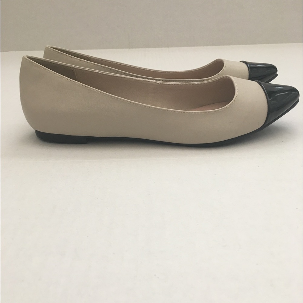 🎉HOST PICK🎉New Tan Restricted Flats