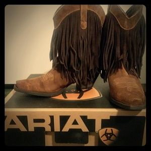 Women size 8.5 vintage Ariat boots brand new
