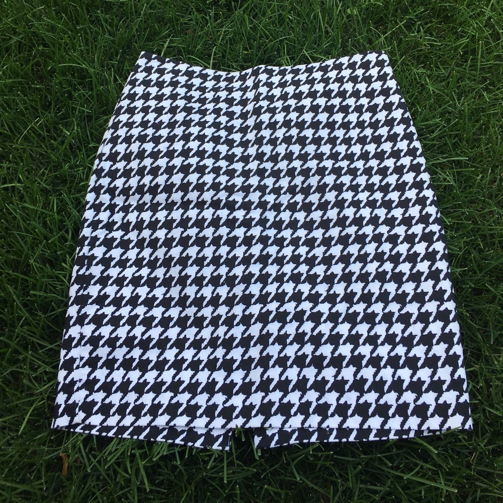 Houndstooth Print Pencil Skirt