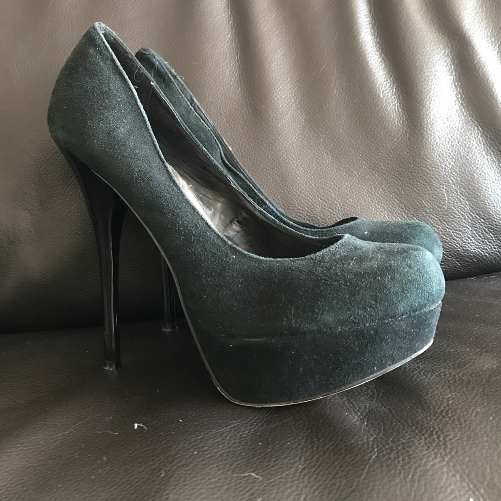 Steve Madden Black Suede pump