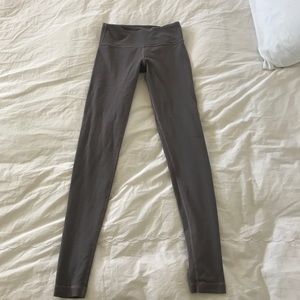 Authentic lululemon wunder under pants size 4