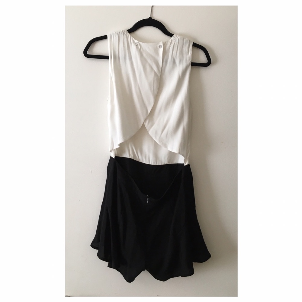 Line & Dot romper - Picture 2 of 5
