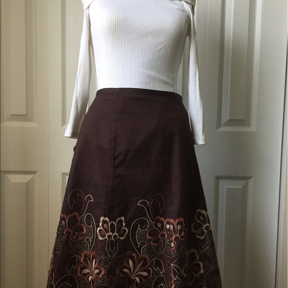 Beautiful brown skirt with embroidery details - Picture 1 of 4